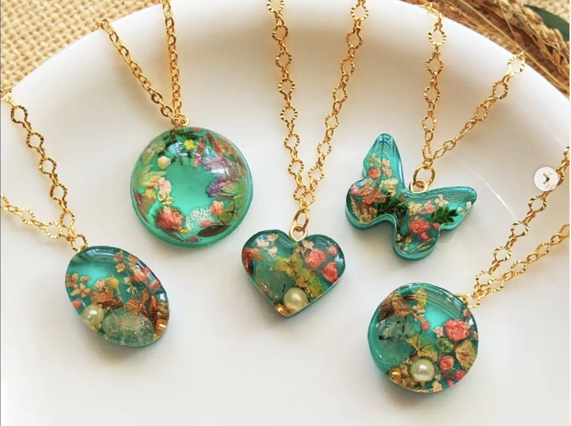 How To Make Resin Jewelry In Simple Steps Mintly