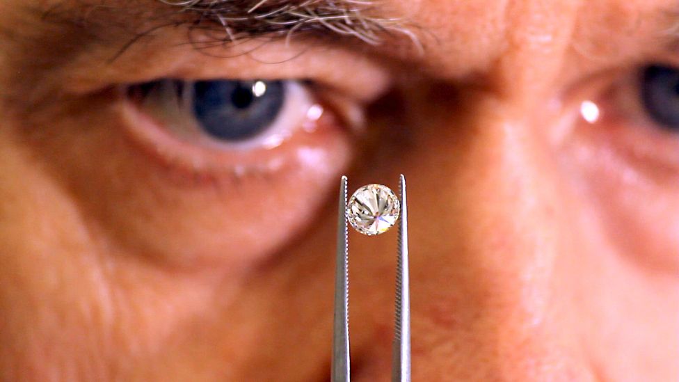 The brilliant work of a diamond grader - BBC Worklife