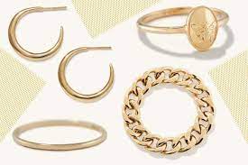 Minimalist Jewelry Mejuri jewelry review: Rings and earrings worth investing in