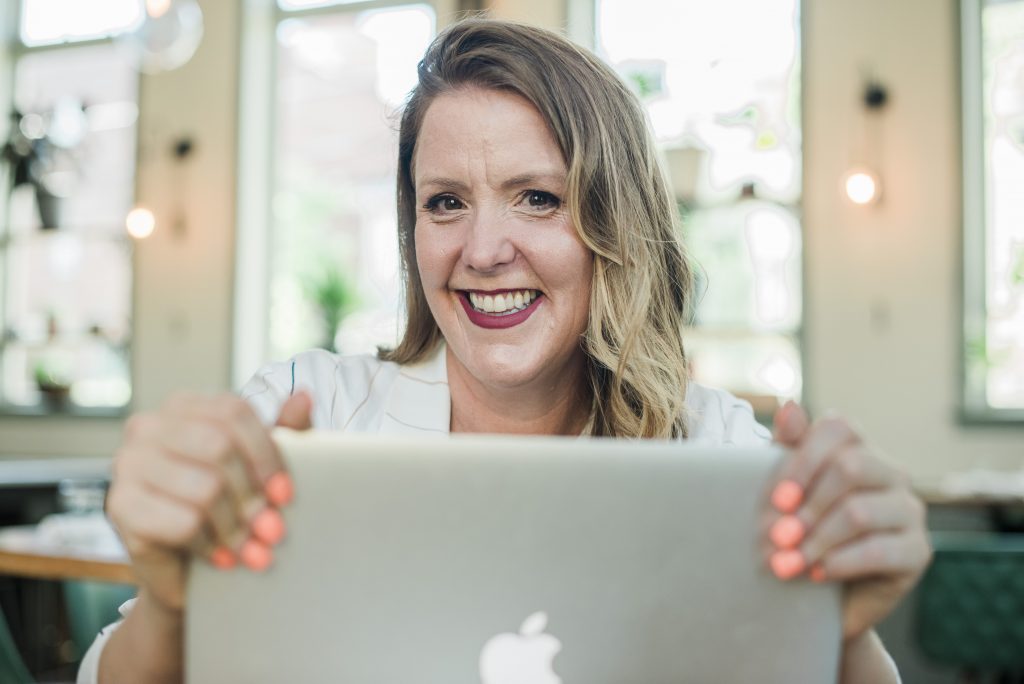 Why Virtual Assistant Work is a Great Side Hustle from Home