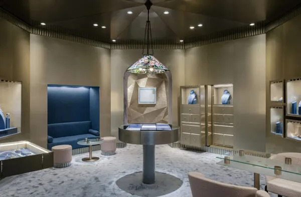 Jewelry-Inspired Immersive Retail Experiences : immersive retail experience