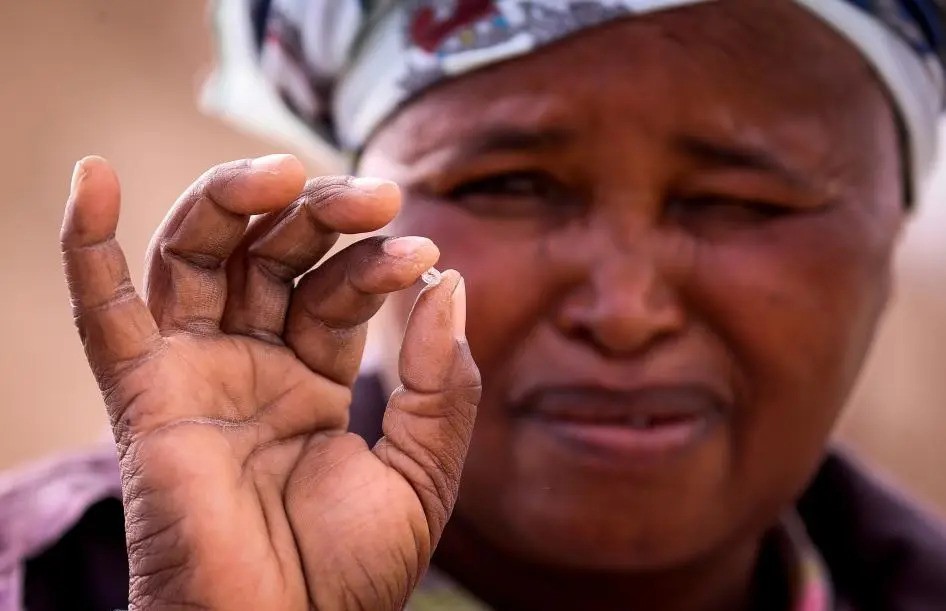 Jewelry Companies’ Sourcing Improves, but Falls Short