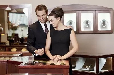 How to improve , attract customers loyalty in jewelry stores? / Strategies and Tactics