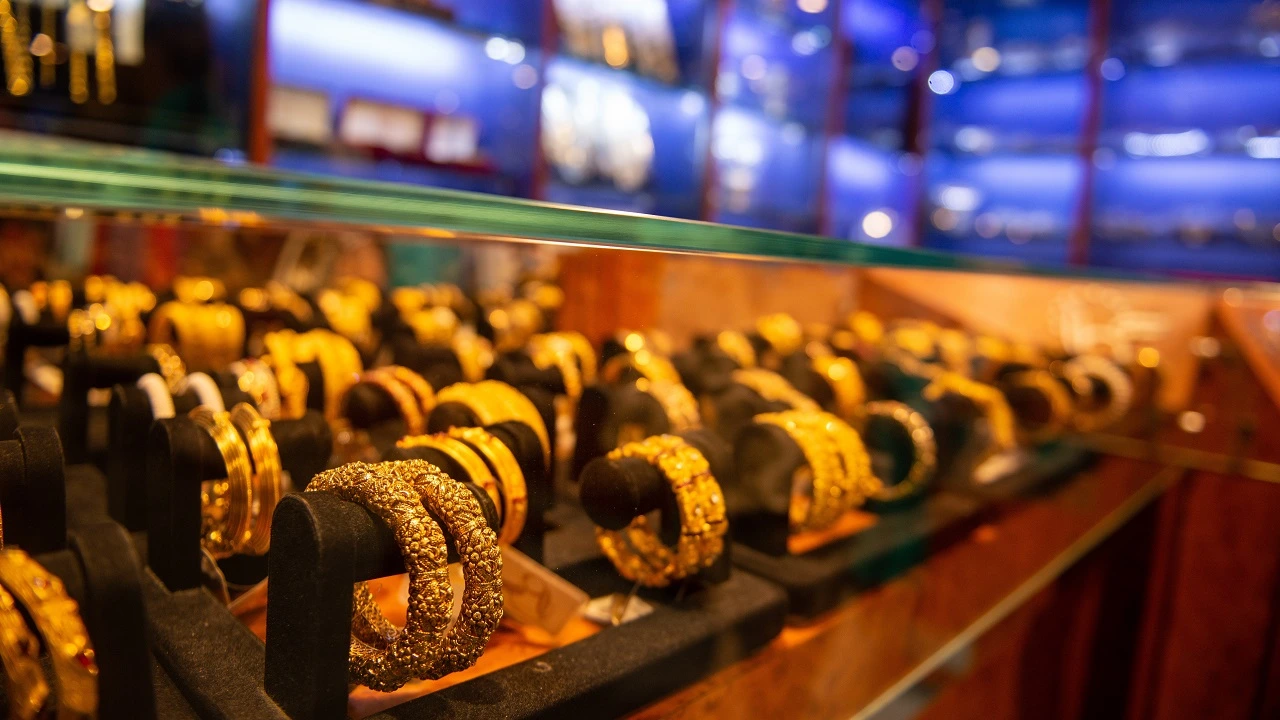 Crowded IIJS Show Signals Strong Indian Jewellery Market |Vacancy | Job