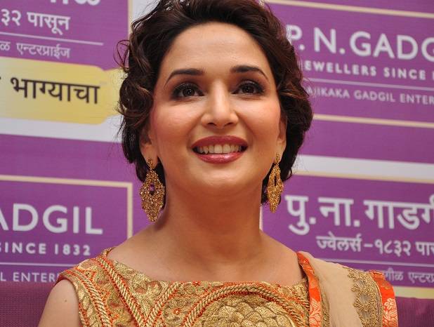 Madhuri Dixit Nene sparkled the PN Gadgil Jewellers store with her presence | Top Jewellery Brands in India