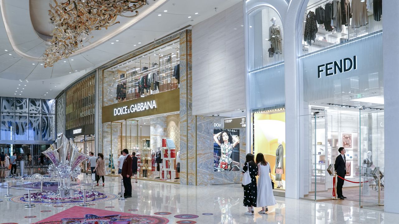 4 Reasons To Invest In Physical Luxury Retail Stores | Jing Daily