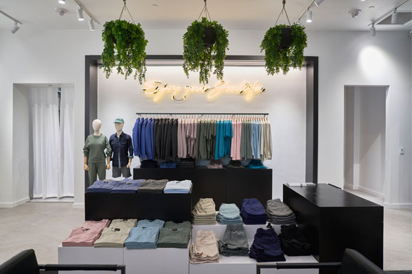 What is Merchandising?: Driving Success in Retail With an Effective Merchandising Strategy - Leap Inc. Meaning of Merchandiser