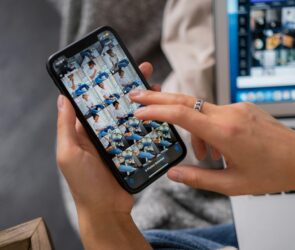 Photo by Ron Lach : https://www.pexels.com/photo/person-holding-black-smartphone-7801137/