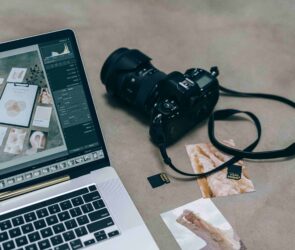 Photo by Leeloo The First: https://www.pexels.com/photo/a-black-dslr-camera-near-the-laptop-7610461/